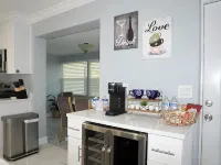 Bright & Modern 3-Bedroom Retreat with Screened Porch - Bungalows