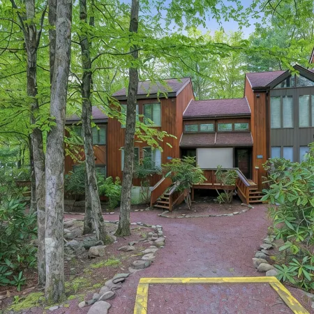 3 Min Walk to Lake! Pool + Beach Passes Included!