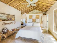 Casa Taina- 5 Bungalows, swimming pool- OCEANFRONT w/Butler and Chef 卡布雷拉住宿飯店