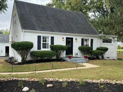 Charming 2-bedroom cottage just off i71 near Kings Island and Lebanon - 4-Star
