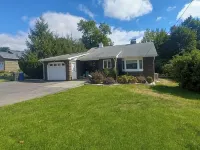 Cozy Lake Community Cottage with Private Beach & Hot Tub - Ideal for Long Stays - 2-Star