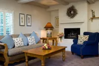Carmel Country Inn - Homestays