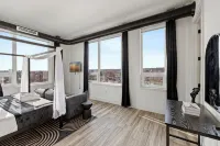 Upscale Views 2br•Free Parkn, Walk 2 Train, 2bath - Apartments