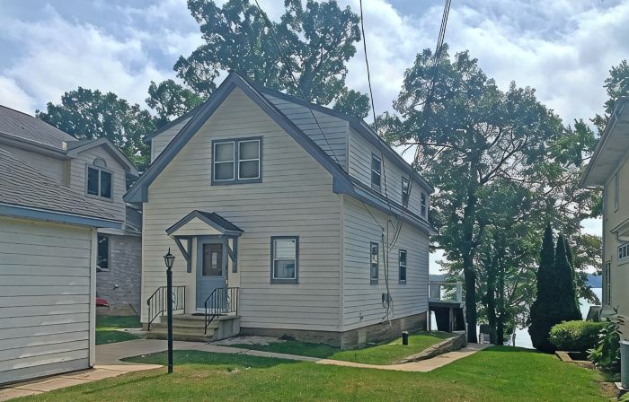 Pewaukee Lakefront Retreat: Pontoon+Jet Ski Available: Private Pier: Sleeps 8