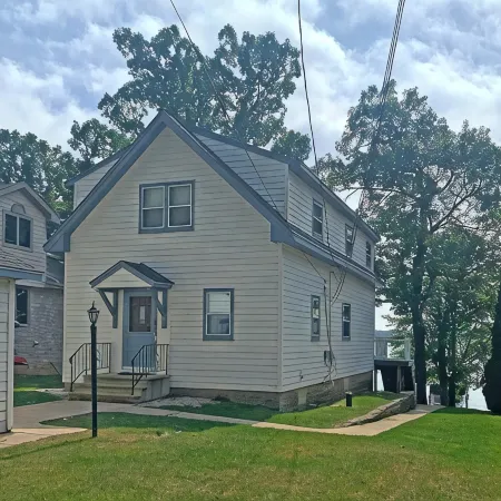 Pewaukee Lakefront Retreat: Pontoon+Jet Ski Available: Private Pier: Sleeps 8