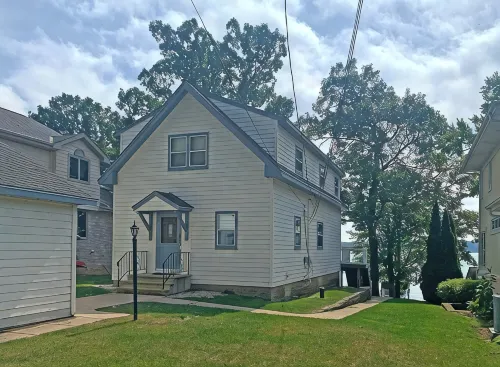 Pewaukee Lakefront Retreat: Pontoon+Jet Ski Available: Private Pier: Sleeps 8