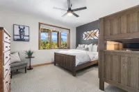 Luxury Keystone Riverfront House w/ Hot Tub, Mountain Views, Golf & Ski Access