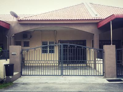 Fahaz Lumut Homestay