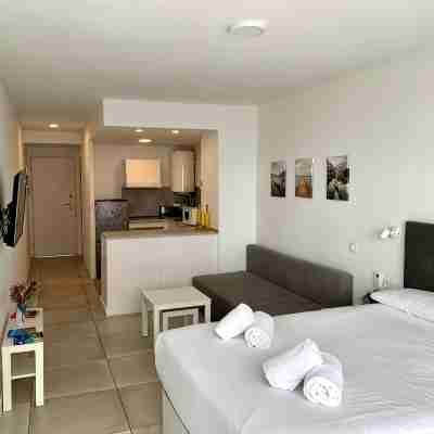 Inviting Studio With Sea View Rooms