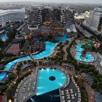 Limak Lara Deluxe Hotel & Resort Antalya Отели рядом с достопримечательностью «Пляж Кадрие»