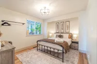 Modern Western Retreat Pet Friendly 4 bed 2 bath
