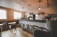 Elements Lodges - bar