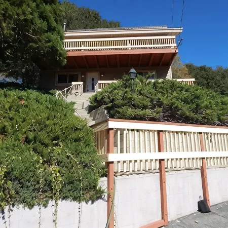 LAKEVIEW CABIN!! AIRCONDITIONED!!  AMPLE PARKING !!