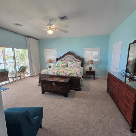Northern Lights # 9 Spacious 3 Bd/3+ Bath Beachfront on Snorklers Paradise