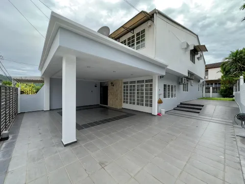 Landed House Gelugor 5BR 3B-20pax by 3C