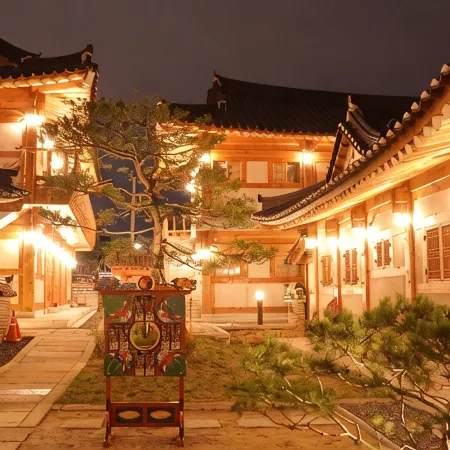 Gyeongju Hwangnamkwan Hanok Hotel Отели рядом с достопримечательностью «Астрономическая обсерватория «Чхомсондэ»»