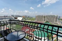 Cozy 2 Balcony Condo near Airport, Malls & Casinos - 2-Star