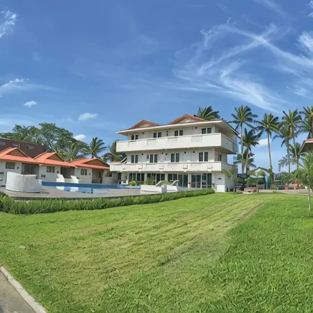 Shoreland Beach Resort by Cocotel