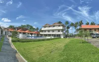 Shoreland Beach Resort by Cocotel