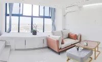 Pig Pig Boutique Apartment - إطلالة على البحر