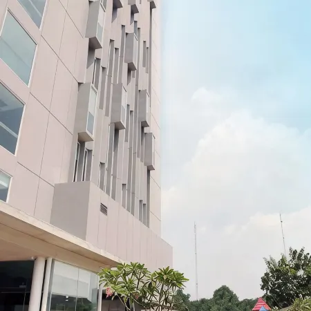 Ra Premiere Simatupang Jakarta Отели рядом с достопримечательностью «Торговый центр Cilandak»