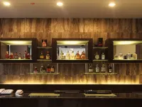 B Hotel Alabang - bar