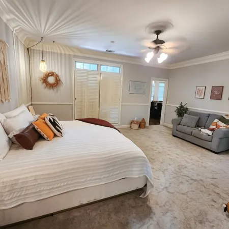 6000 sq ft home with Private Pool and Hot Tub, Sleeps 16 - 13 Acres