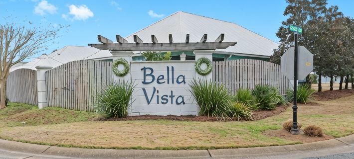 Family Home Near Owa and Beaches, King Bed, Cornhole, Fire Pit, Pet Friendly! 폴리 호텔