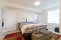 Charming 2bed 2 bath  with AC, WiFi in wonderful Aurora - Homestays