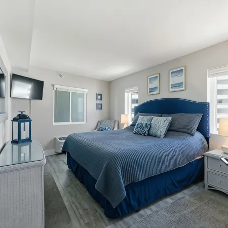 STUNNING 4TH FLOOR GULF FRONT CORNER UNIT with bunk beds