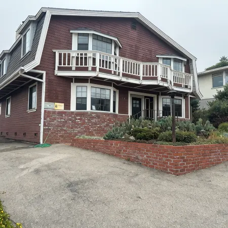 Ocean's Breeze, a Welcoming Space to Gather in Morro 'Heights Pet Friendly!