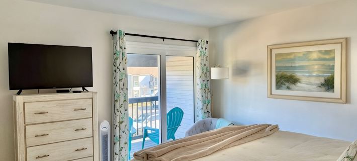 Walk to Beach - Updated Amelia Island Townhome Near Fort Clinch and Downtown Hotels in Fernandina Beach