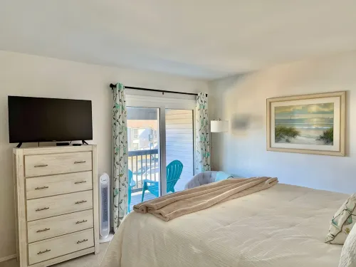 Walk to Beach - Updated Amelia Island Townhome Near Fort Clinch and Downtown