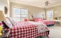 Private Country Estate Near Dinosaur Park for Families and Friends..Sleeps 16 - 3성급