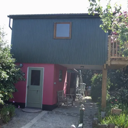 Quiet retreat in rural Cornish garden.