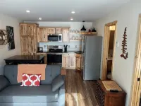 Forest Bathing. Lake Superior Views. Charming 1 bedroom apartment/suite.