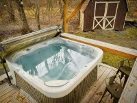 Cozy 3-bedroom cabin in enchanting Pocono Lake with AC, WiFi