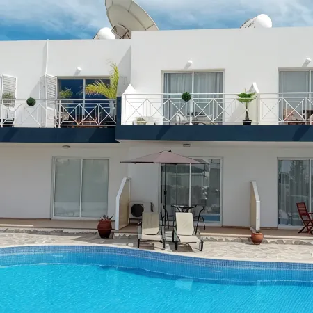 Kato Paphos Suites - 1-Bedroom Apartment. Pool view, WiFi & a/c. Great Location