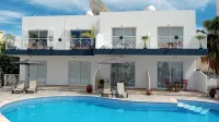 Kato Paphos Suites - 1-Bedroom Apartment. Pool view, WiFi & a/c. Great Location