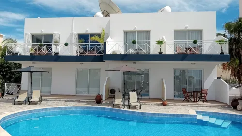 Kato Paphos Suites - 1-Bedroom Apartment. Pool view, WiFi & a/c. Great Location - 2 étoiles