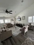 Charming 4-Bedroom House in Lovely Bakersfield with AC, WiFi, Enjoy a Hot Tub - Private Pools