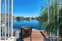 Lake House! Paddleboat, kayaks, fire pit, bikes, fish! fountain&mountain views! - Mountain view