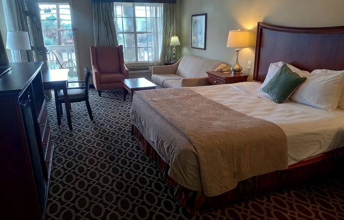Sunday House Inn and Suites