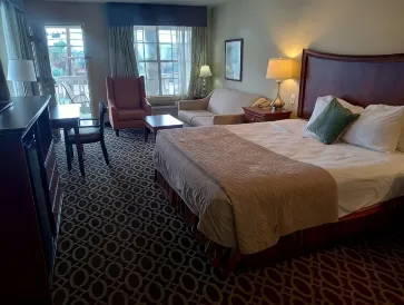 Sunday House Inn and Suites