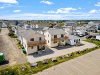 Charming, updated 2-bedroom home, 5 min walk to beach, pets ok, onsite parking! - Holiday bungalows