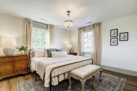 The Eby Farm /Newly Renovated, Modern, Peaceful 5 Bedroom & 5 Bath / Hot Tub - 4-Star