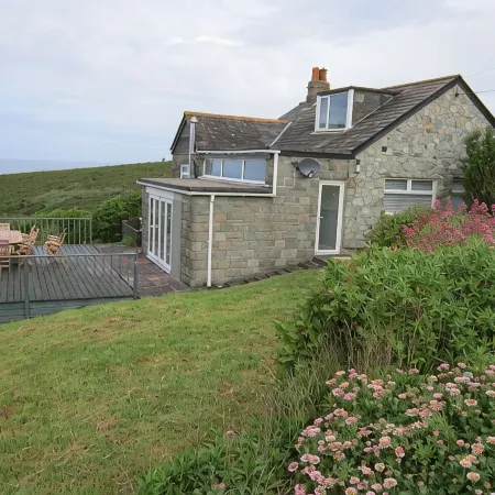 Beach Cottage with amazing beach and sea views