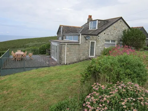 Beach Cottage with amazing beach and sea views