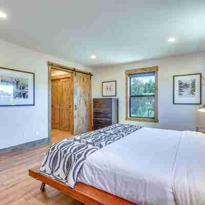 Mtn Modern Home w/ Views, Private Hot Tub + Fantastic Location Rooms