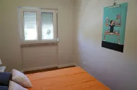Lisbon Beach Apartments 3. Beach 5 minutes, terrace, barbecue, pets welcome - Bintang 2